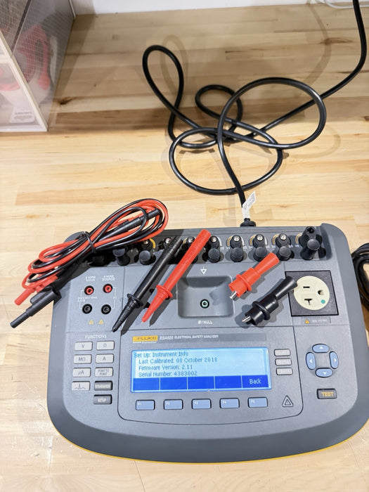 FLUKE ESA620 BIOMEDICAL ELECTRICAL SAFETY ANALYZER WITH CHARGER & LEADS