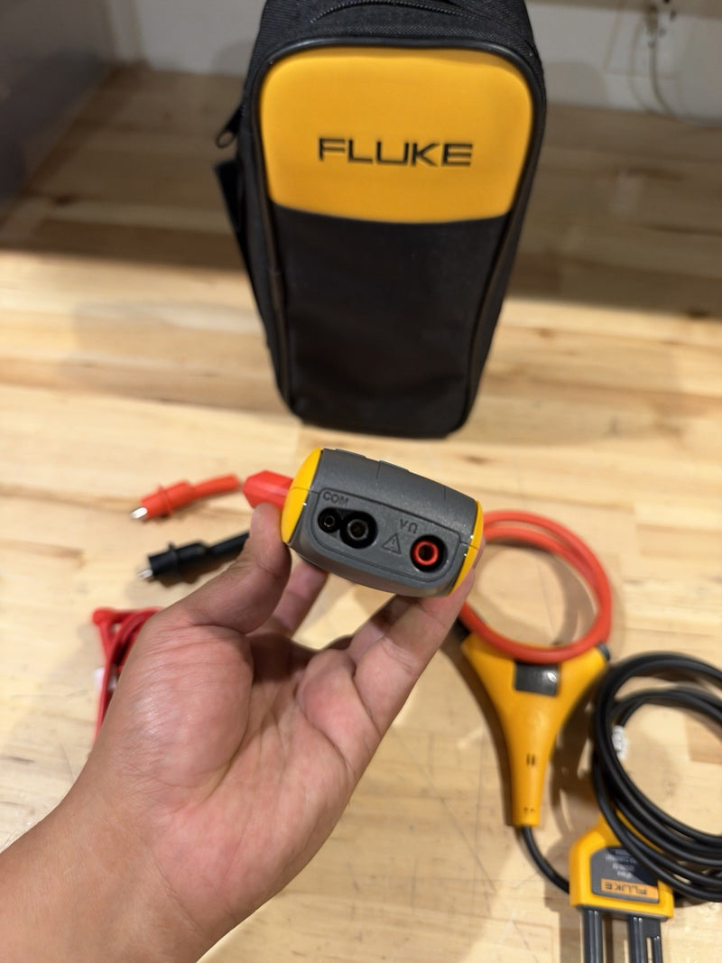 FLUKE 376FC WIRELESS TRUE RMS AC/DC CLAMP METER W/LEADS - SHIPS FAST CAL 2026