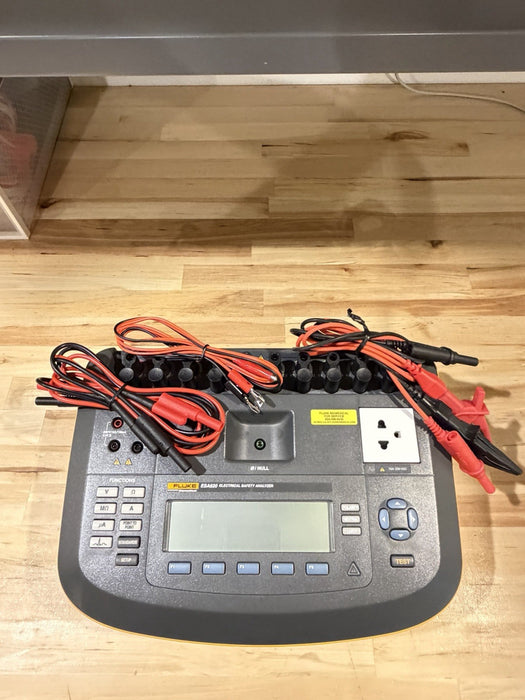 FLUKE ESA620 230V BIOMEDICAL ELECTRICAL SAFETY ANALYZER WITH LEADS & CHARGER