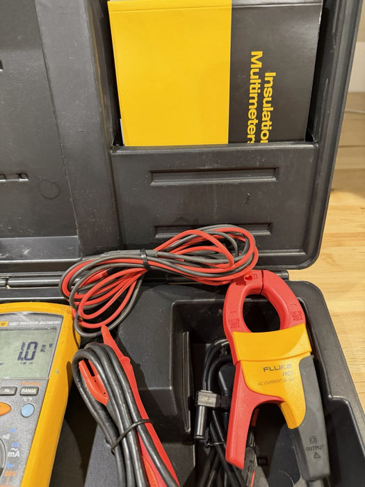 FLUKE 1587 DIGITAL INSULATION TESTER KIT W ACCESSORIES & LEADS - SHIPS FAST