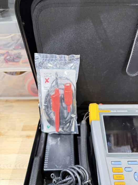 FLUKE 190-202 SCOPEMETER 2CH 200MHZ 2.5GS/S W/ ACCESSORIES (TESTED) SHIPS FREE