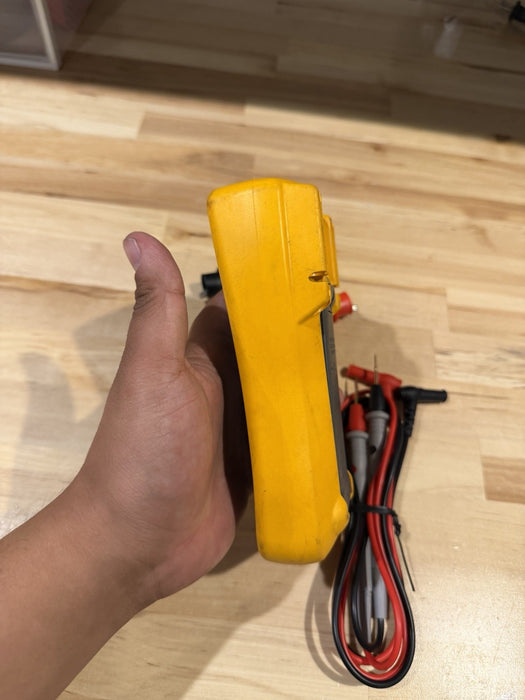 FLUKE 116 TRUS-RMS MULTIMETER / LEADS - SHIPS FAST (TESTED)