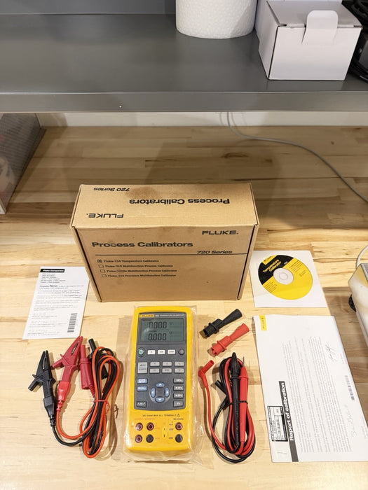 FLUKE 724 TEMPERATURE CALIBRATOR METER / NEW SEALED - FREE SHIPPING (TESTED) NEW
