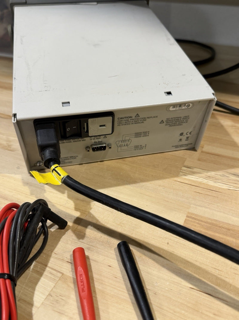 FLUKE 8808A 5.5 DIGITAL MULTIMETER WITH LEADS & CHARGER TESTED