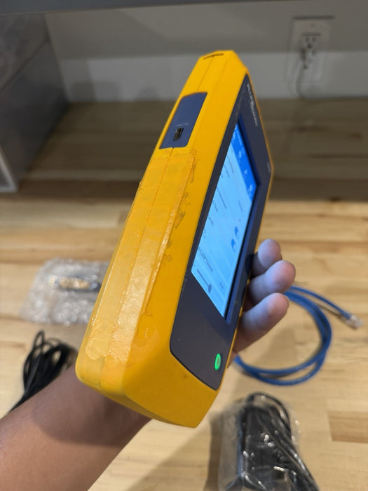 FLUKE NETWORKS LIQ-100 LINKIQ CABLE & NETWORK TESTER W ACCESSORIES