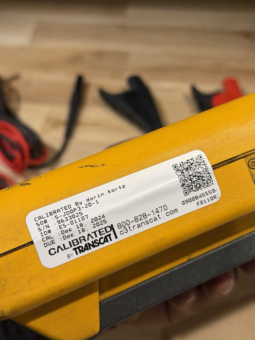 FLUKE 744 DOCUMENTING PRCESS CALIBRATOR W/ LEADS & CHARGER (CALIBRATED 2025)