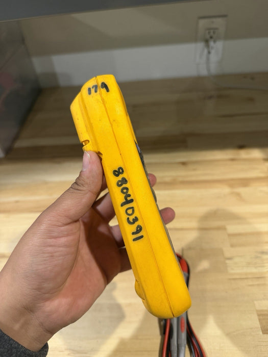 FLUKE 179 TRUE RMS MULTIMETER W/ LEADS- SHIPS FAST (TESTED)