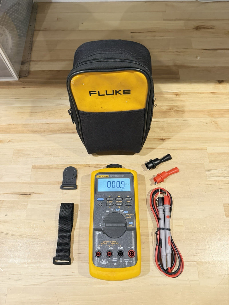 FLUKE 787 PROCESS METER WITH LEADS & BAG USED