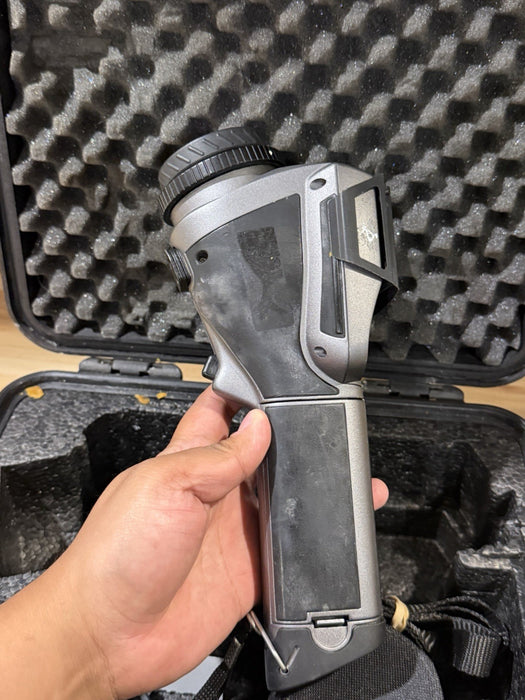 FLIR E SERIES THERMACAM E4 WITH EXTRA LENS & BATTERY TESTED