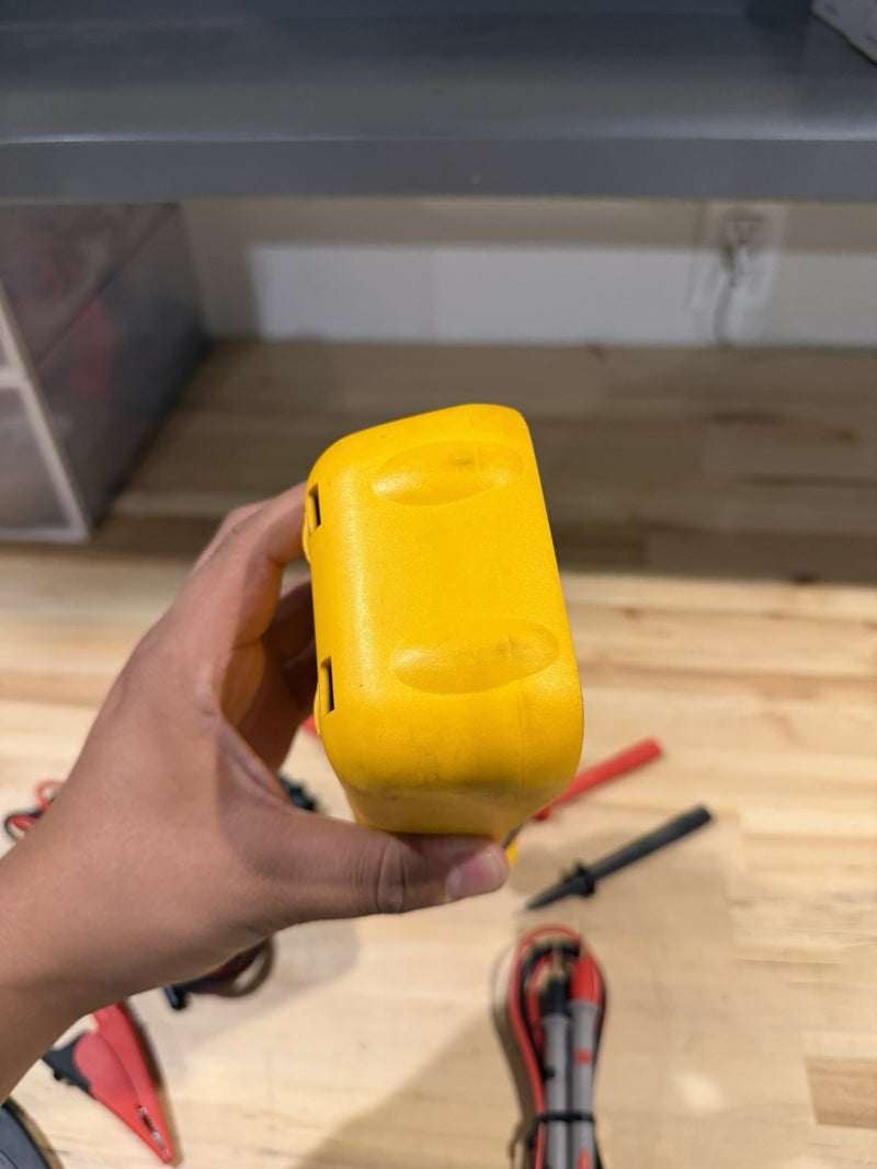 FLUKE 718 100G PRESSURE CALIBRATOR WITH ACCESSORIES TESTED