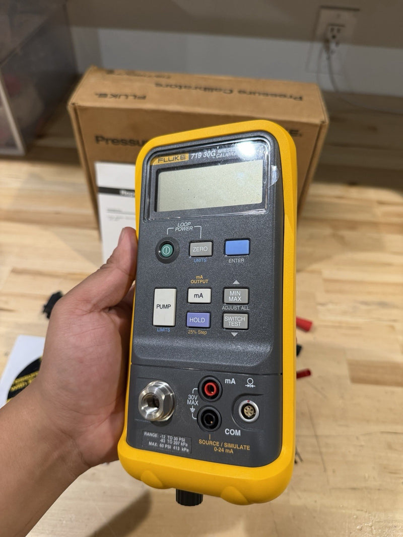 FLUKE 719 30G PRESSURE CALIBRATOR KIT W/ LEADS  (TESTED) NEW