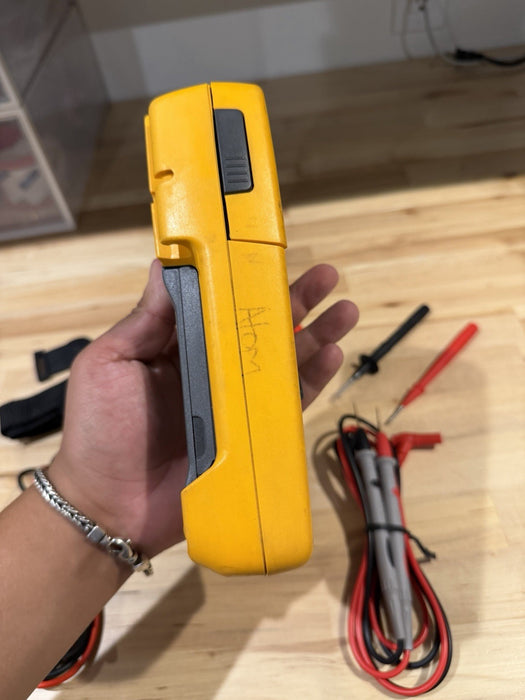 FLUKE 233 REMOTE DISPLAY AUTOMOTIVE DIGITAL  MULTIMETER (TESTED) FREE SHIPPING