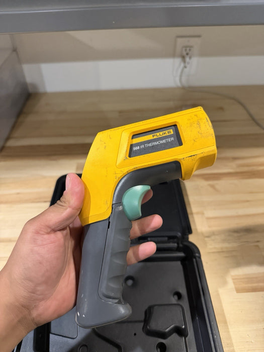 FLUKE 568 IR THERMOMETER WITH CASE TESTED