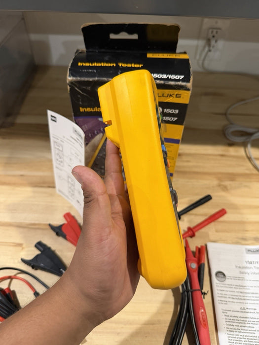 FLUKE 1507 INSULATION MULTIMETER W/ LEADS & CLIPS - SHIPS FAST (NEW)