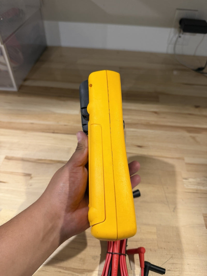 FLUKE 725 MULTIFUNCTION PROCESS CALIBRATOR WITH LEADS & CLIPS TESTED