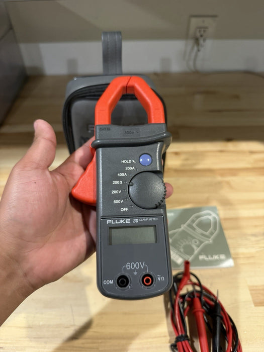 FLUKE 30 CLAMP METER W/ LEADS & CLIPS - SHIPS FAST