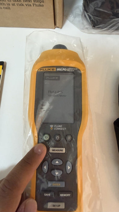 FLUKE 805 FC VIBRATION METER W / ACCESSORIES (NEW FACTORY SEALED) SHIPS FAST
