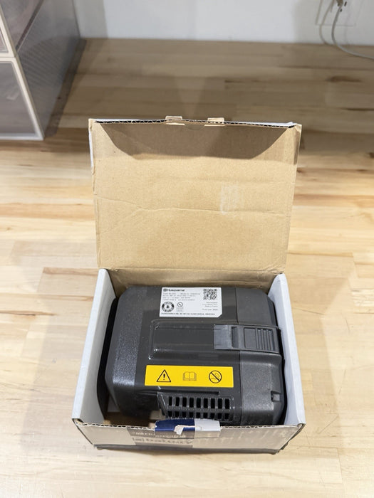 HUSQVARNA BLi300 - 36V 9.0 AH BATTERY NEW OEM 967071902 (NEW FACTORY SEALED)