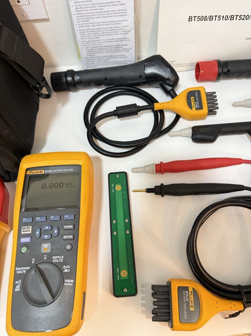 FLUKE BT521 BATTERY ANALYZER WITH ACCESSORIES TESTED