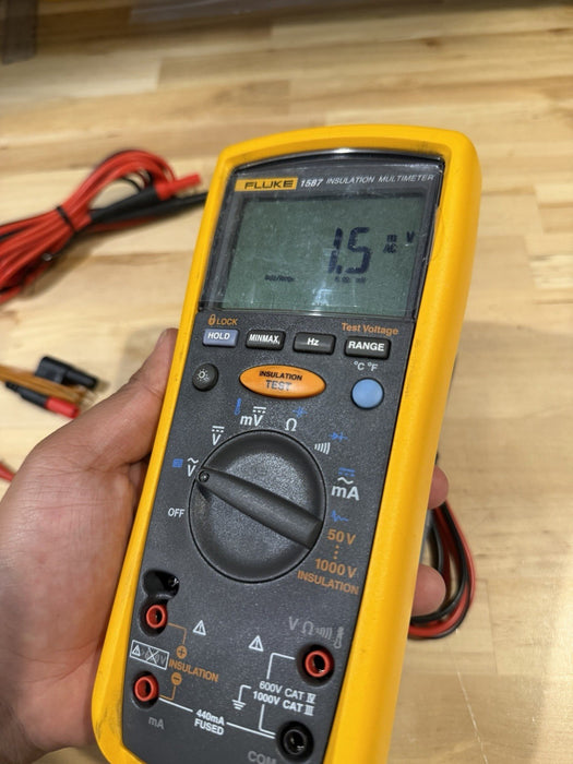 FLUKE 1587 DIGITAL INSULATION TESTER KIT W ACCESSORIES & LEADS