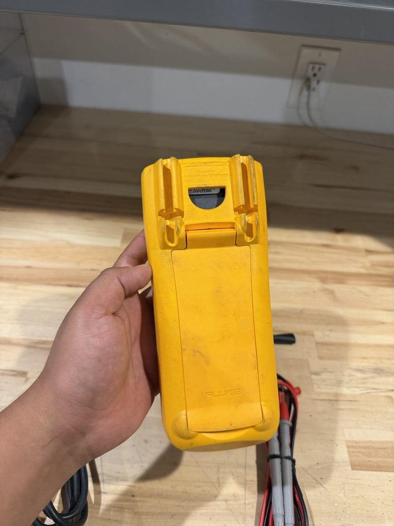 FLUKE 1507 INSULATION MULTIMETER W/ LEADS & CLIPS - SHIPS FAST