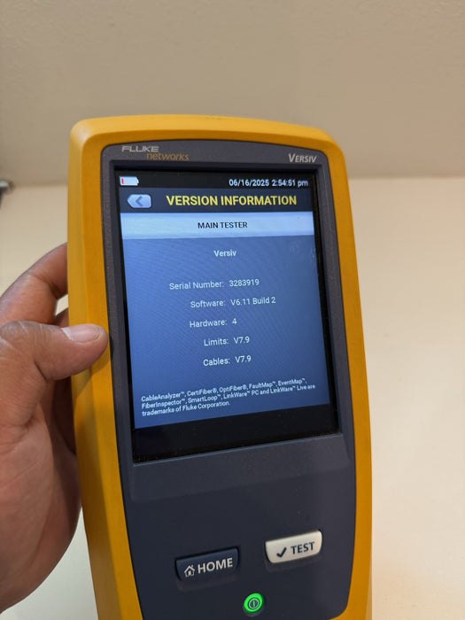 FLUKE NETWORKS VERSIV MAINFRAME FOR DSX-5000/DSX-8000DISPLAY DEFECT