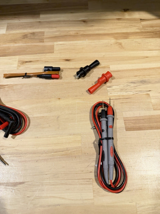FLUKE 189 TRUE RMS MULTIMETER WITH LEADS AND CLIPS TESTED