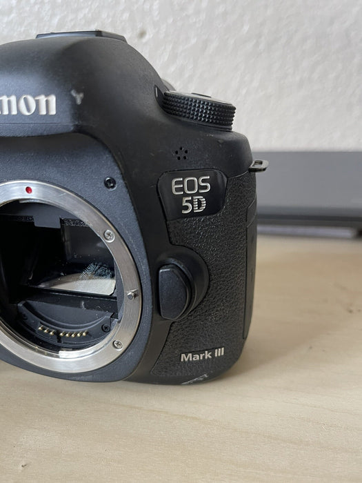 CANON EOS 5D MARK III 22.3MP DIGITAL SLR CAMERA  BLACK  USED