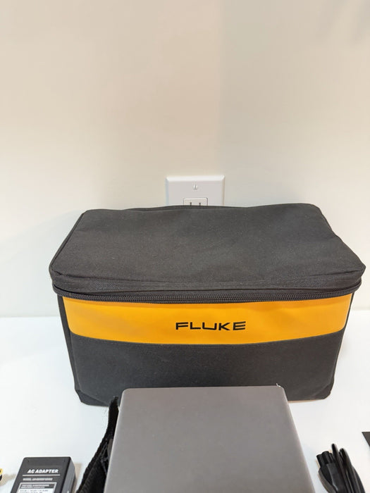 FLUKE 9140 22207T DRY-WELL CALIBRATOR WITH BAG & CHARGER TESTED