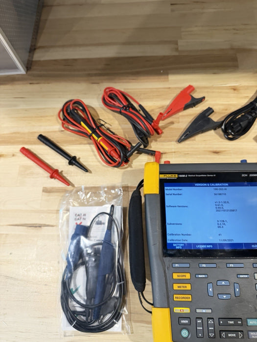 FLUKE 190M-2 MEDICAL SCOPEMETER SERIES III 2CH 200MHZ W/ ACCESSORIES (TESTED)
