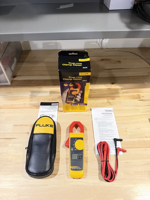 FLUKE 323 TRUE-RMS DIGITAL CLAMP METER WITH BAG & LEADS