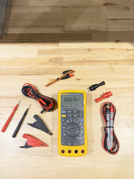 FLUKE 189 TRUE RMS MULTIMETER WITH LEADS AND CLIPS USED