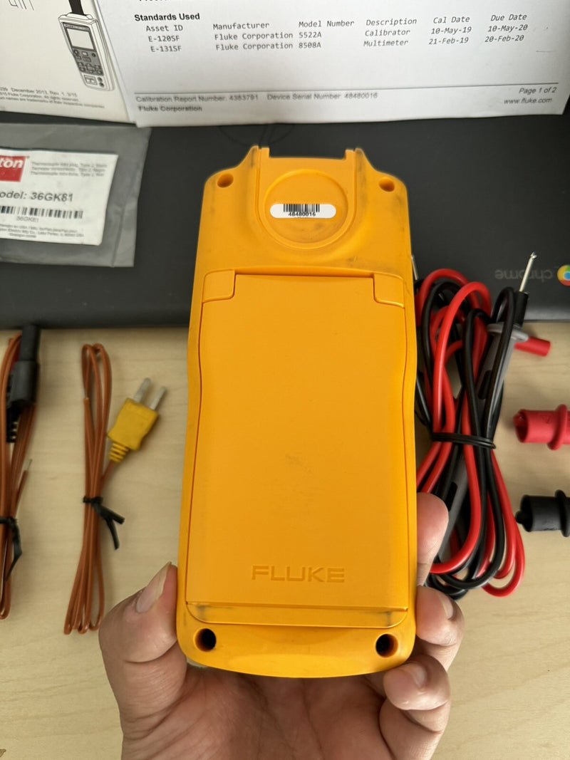 FLUKE 714B THERMOCOUPLE TEMPERATURE CALIBRATOR