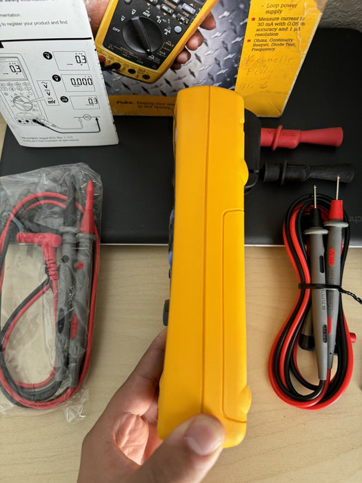 FLUKE 789 PROCESS METER WITH LEADS & CLIPS