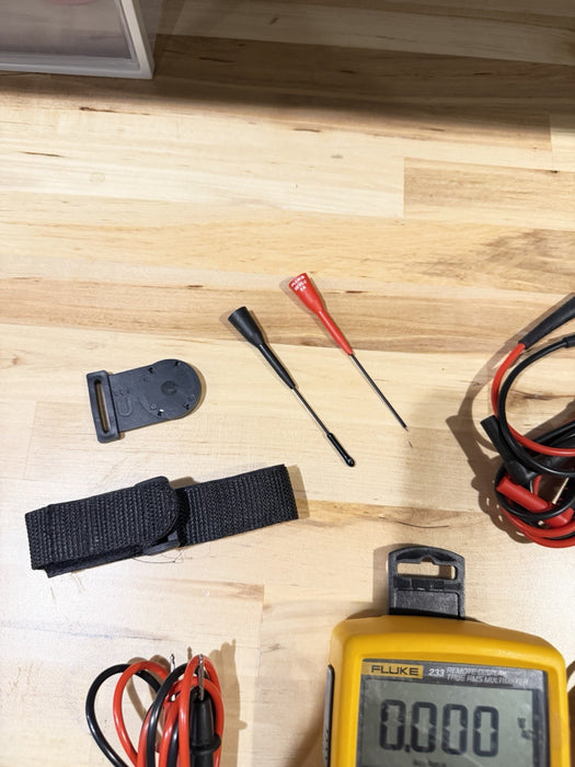 FLUKE 233 REMOTE DISPLAY AUTOMOTIVE DIGITAL  MULTIMETER KIT (FREE SHIPPING)