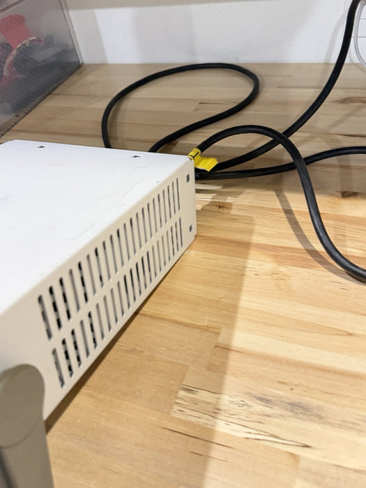 FLUKE 8808A 5.5 DIGITAL MULTIMETER W/ LEADS & CHARGER - TESTED / SHIPS FAST