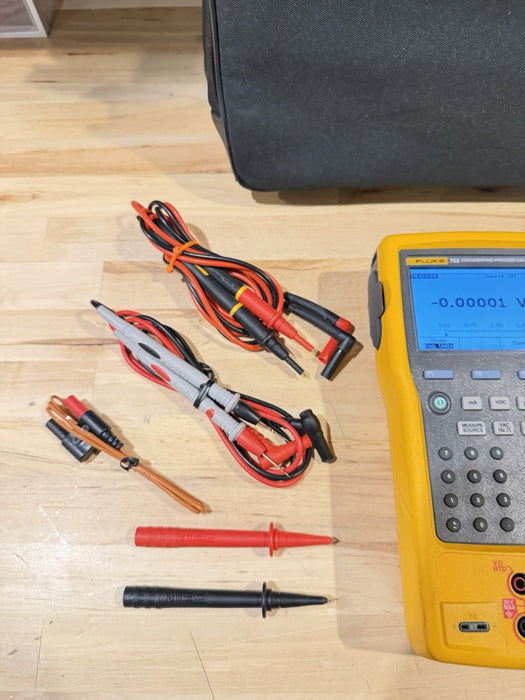 FLUKE 753 DOCUMENTING PROCESS CALIBRATOR WITH ACCESSORIES TESTED