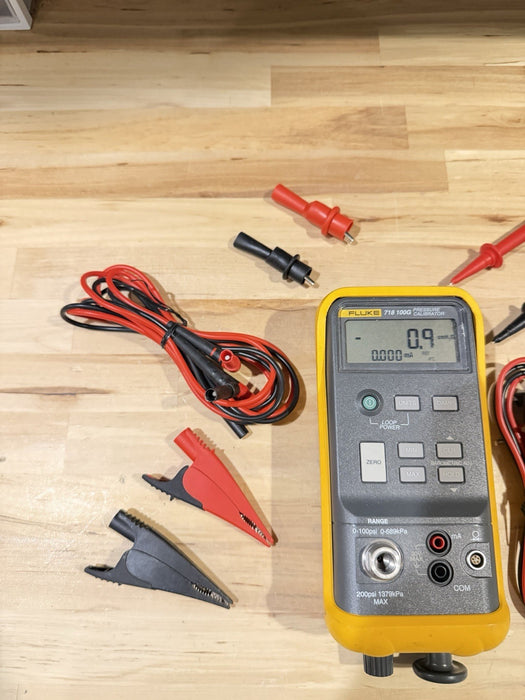 FLUKE 718 100G PRESSURE CALIBRATOR W/ ACCESSORIES (FREE SHIPPING) TESTED