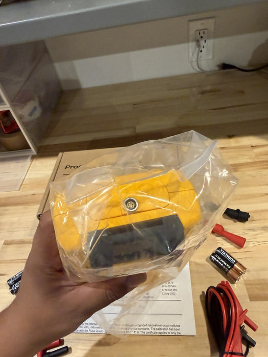 FLUKE 725 MULTIFUNCTION PROCESS CALIBRATOR NEW