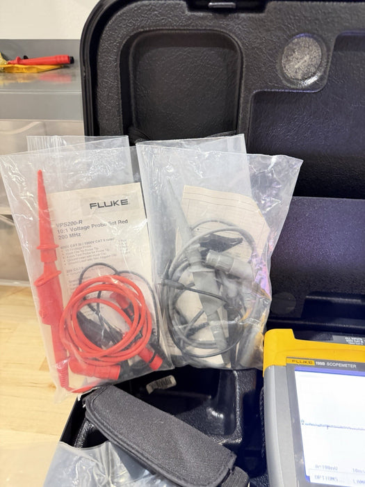 FLUKE 199B SCOPEMETER 200MHZ 2.5GS/S WITH ACCESSORIES & CASE TESTED