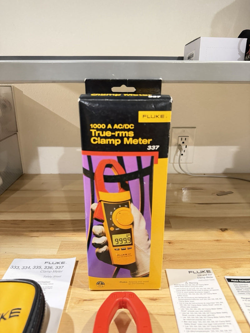 FLUKE 337 TRUE RMS CLAMP METER WITH LEADS & CLIPS RARE