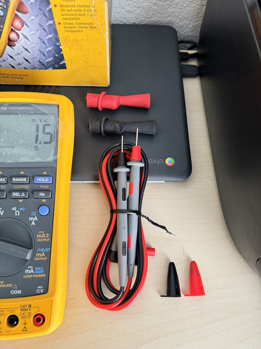 FLUKE 789 PROCESS METER WITH LEADS & CLIPS