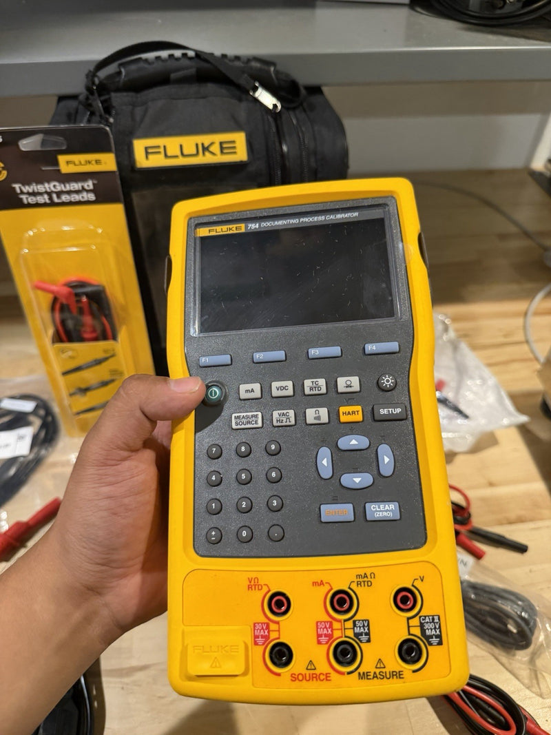 FLUKE 754 DOCUMENTING PROCESS CALIBRATOR W/ ACCESSORIES (TESTED) FREE SHIPPING