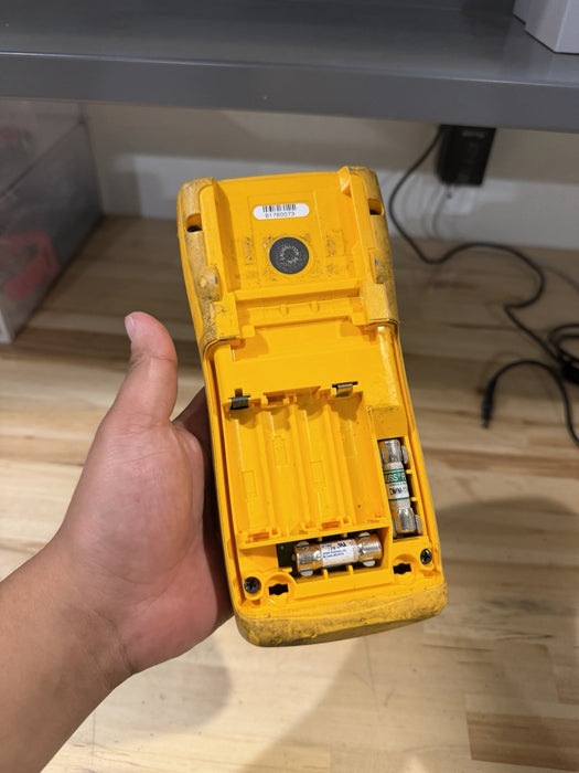 FLUKE 187 TRUE RMS MULTIMETER FOR PARTS