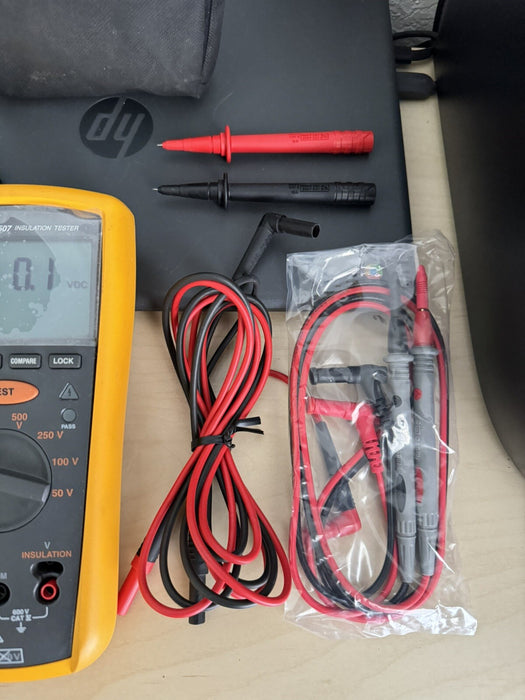 FLUKE 1507 INSULATION MULTIMETER WITH LEADS & BAG