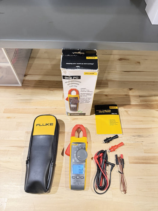 FLUKE 902 FC TRUE RMS HVAC CLAMP METER WITH CASE & LEADS