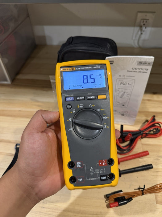 FLUKE 179/EDA2 MULTIMETER COMBO KIT W/ BAG & ACCESSORIES - TESTED