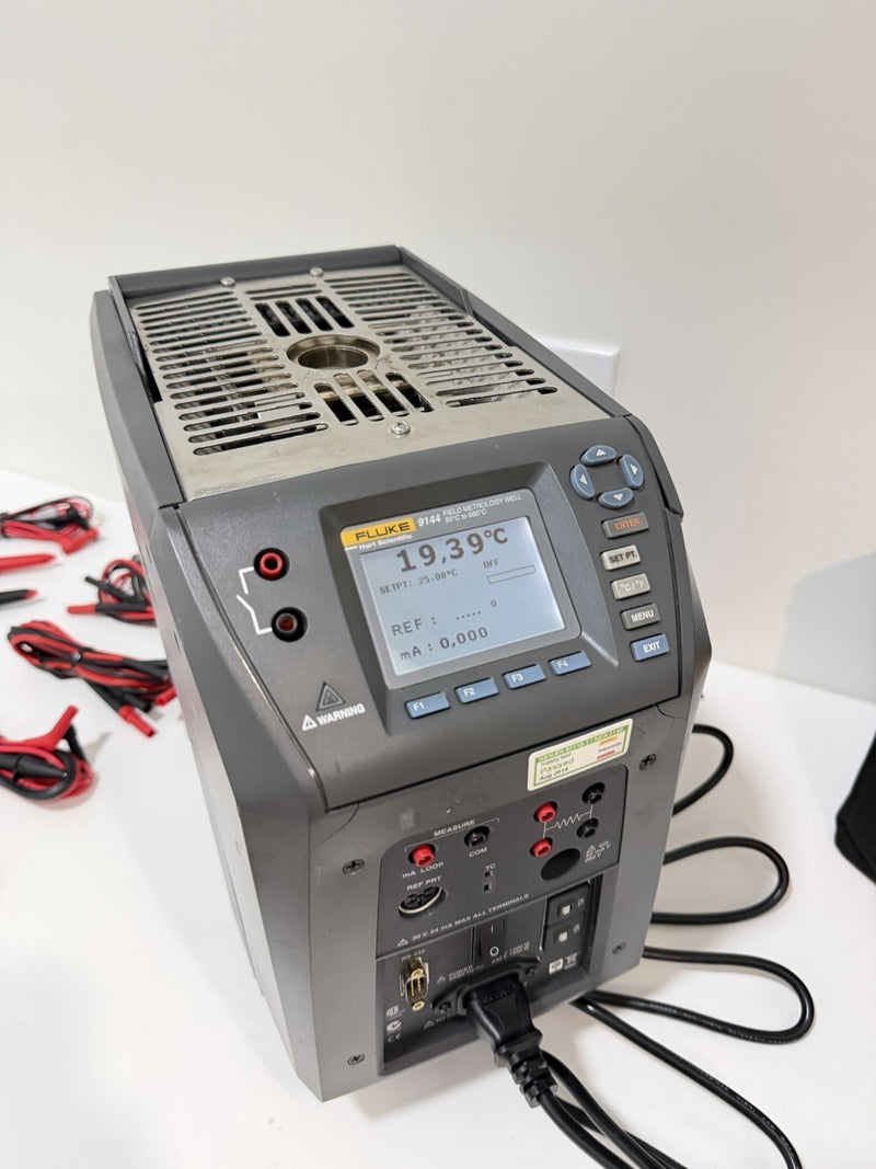 FLUKE 9144 FIELD METROLOGY WELL 50°C TO 660°C TEMPERATURE CALIBRATOR & LEADS