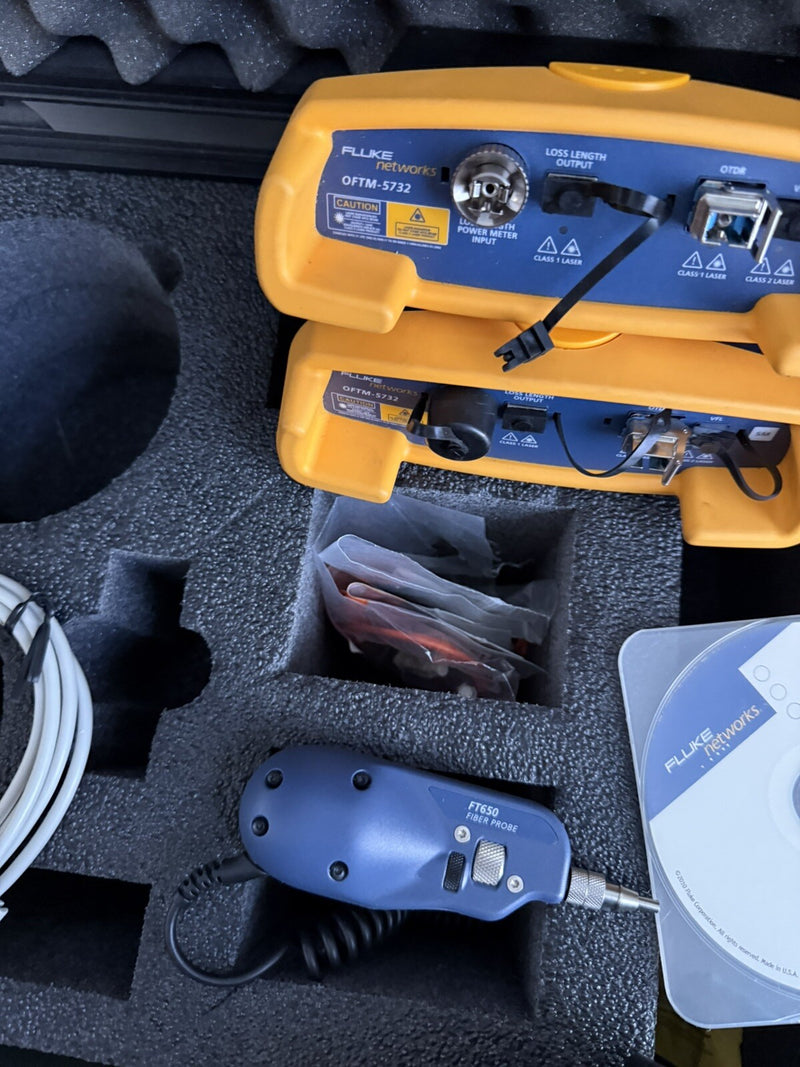 FLUKE NETWORKS OPTIFIBER OTDR KIT WITH 2 X OFTM-5732 MODULES TESTED