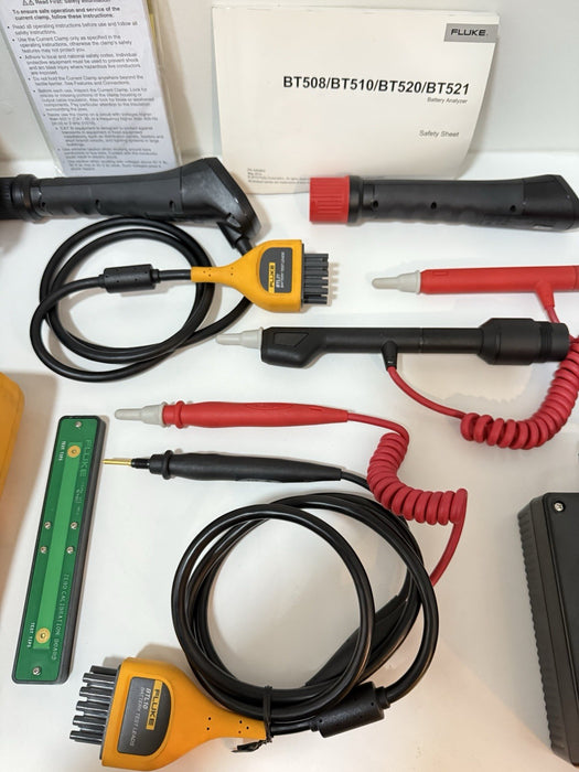 FLUKE BT521 BATTERY ANALYZER WITH ACCESSORIES TESTED